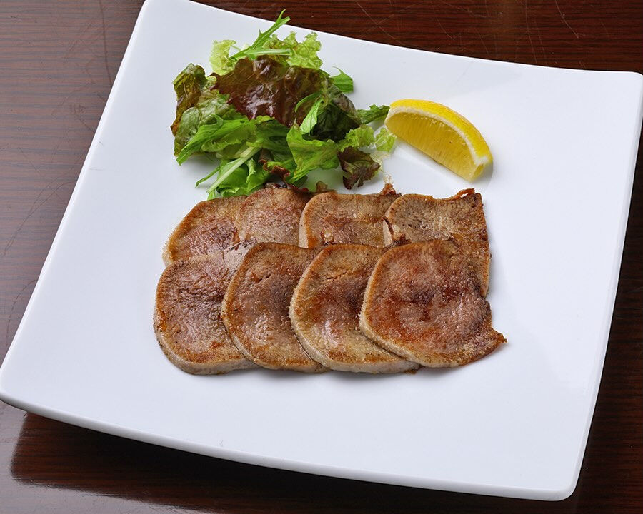 香ばしく焼き上げた、牛たんの旨み